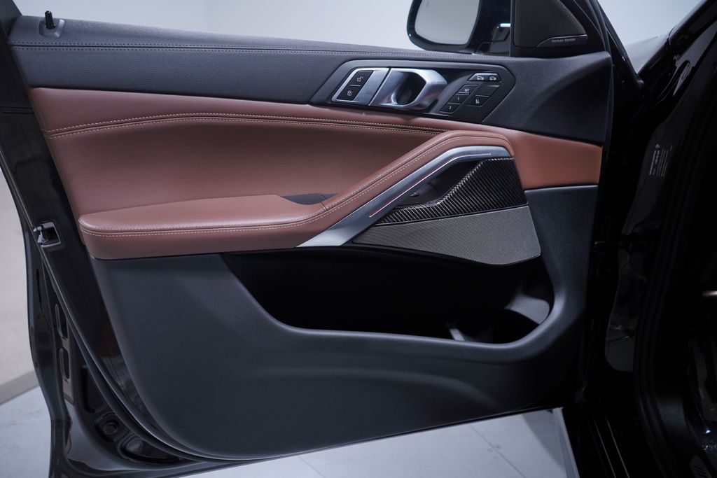 Thumbnail: 2022 BMW X6 - 16