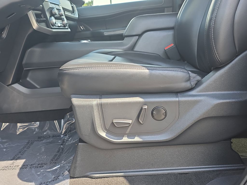 2024 Black Metallic Ford Expedition Max XLT RWD SUV