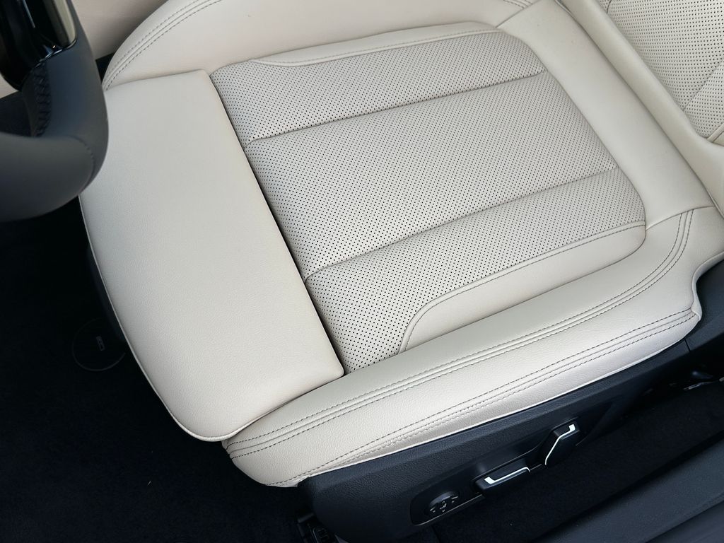 Thumbnail: 2025 BMW i4 - 15