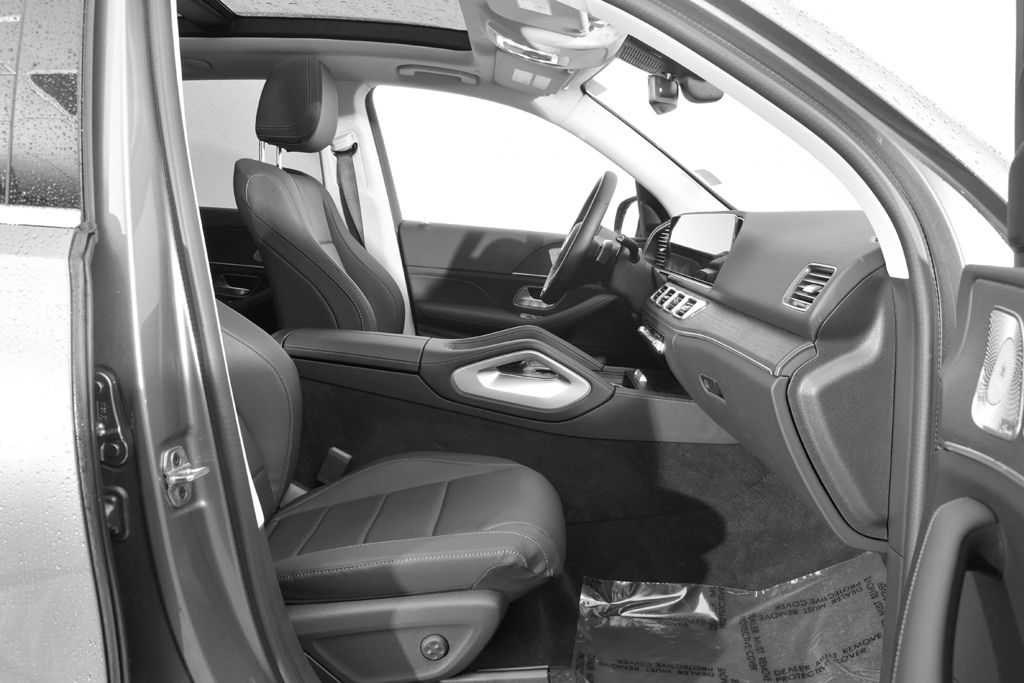 Thumbnail: 2026 Mercedes-Benz GLE - 26