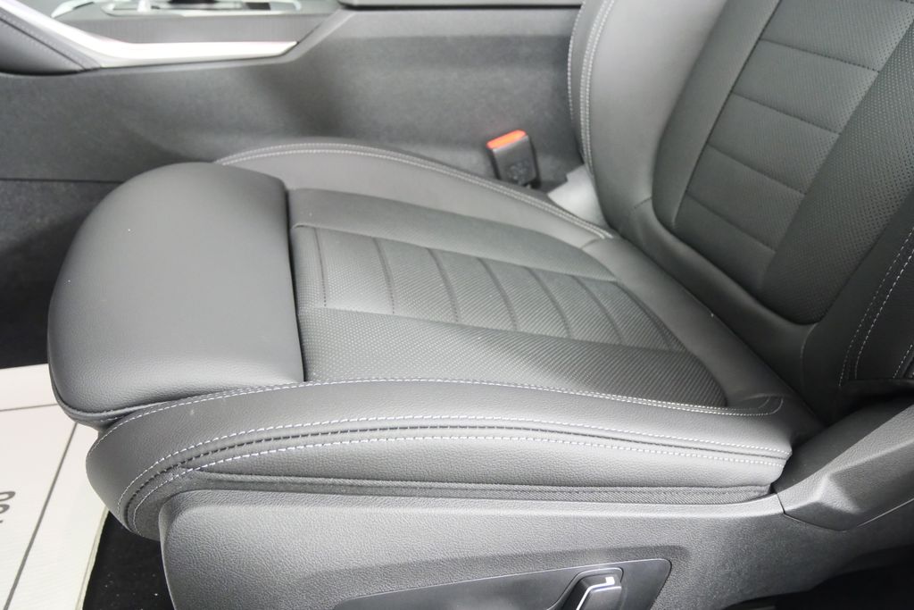 Thumbnail: 2026 BMW 4 Series - 10