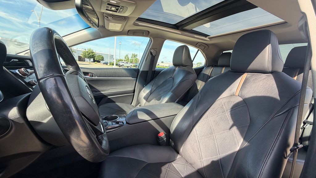 2018 Toyota Camry XLE - Photo 19