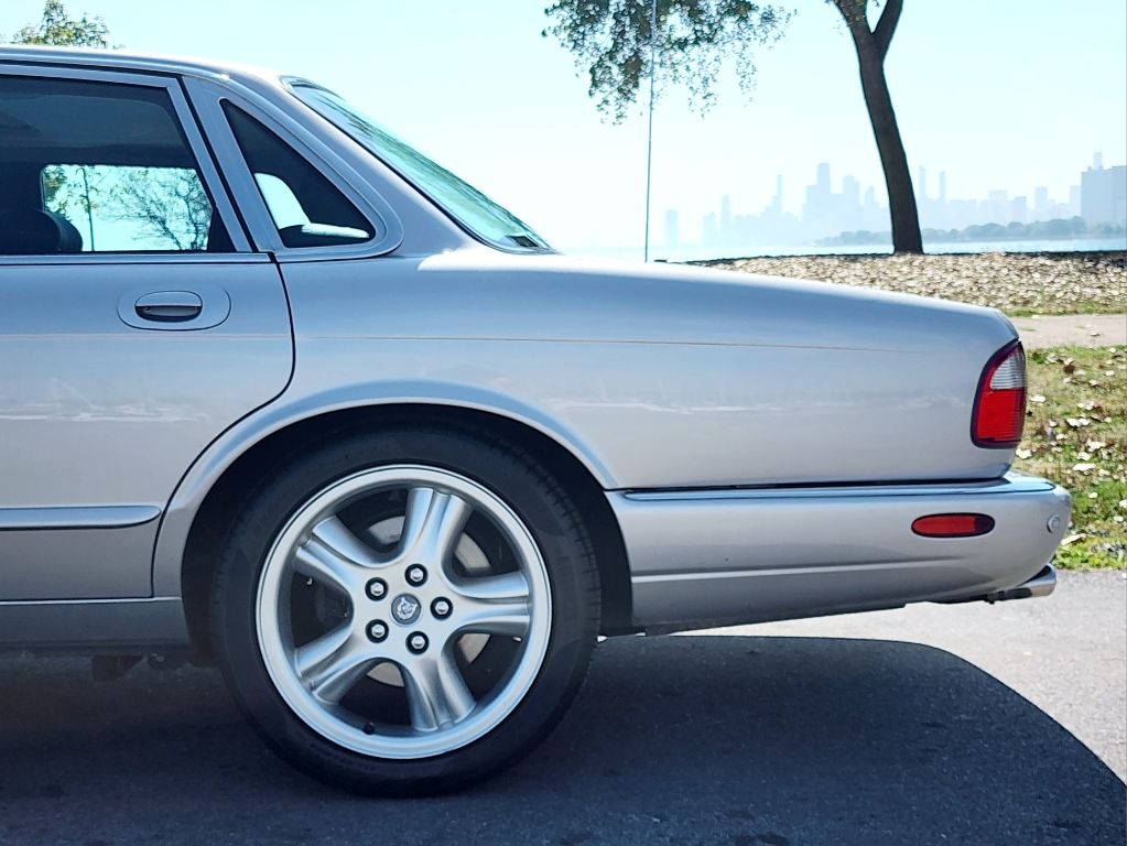 2002 Jaguar XJ8 Sport 22