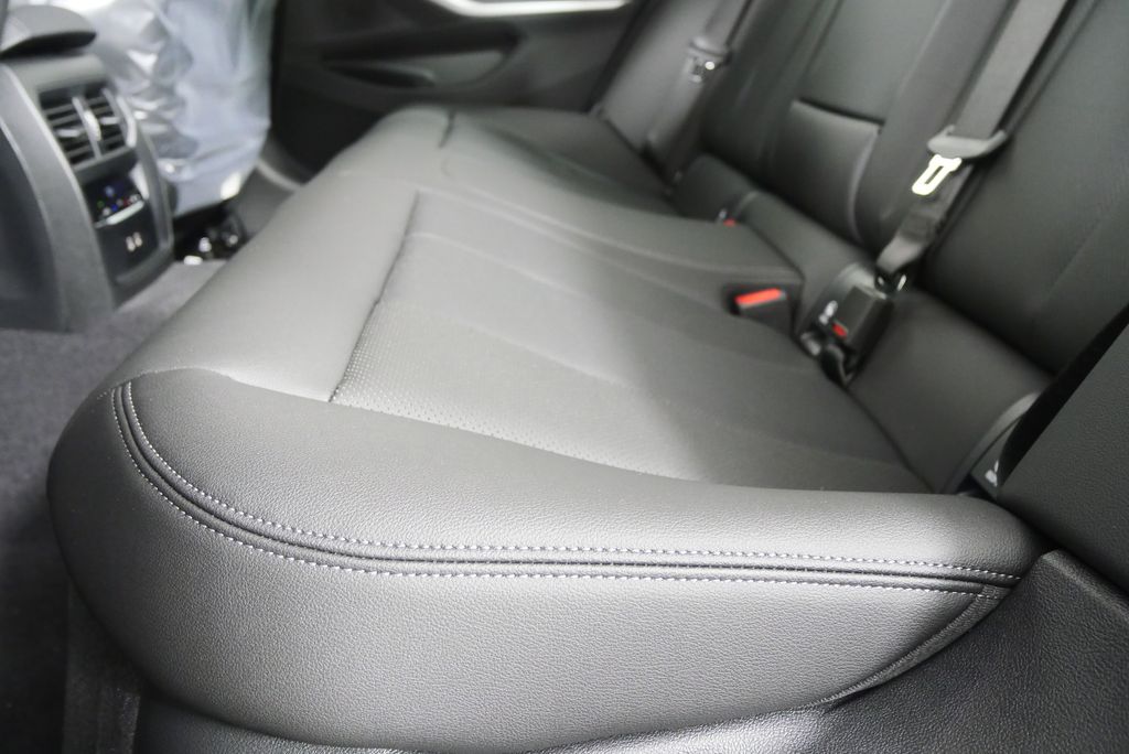 Thumbnail: 2026 BMW 3 Series - 15