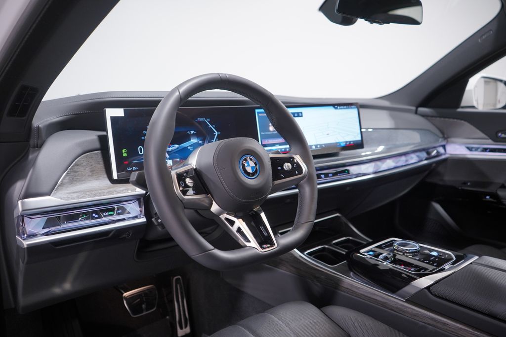 Thumbnail: 2025 BMW i7 - 6