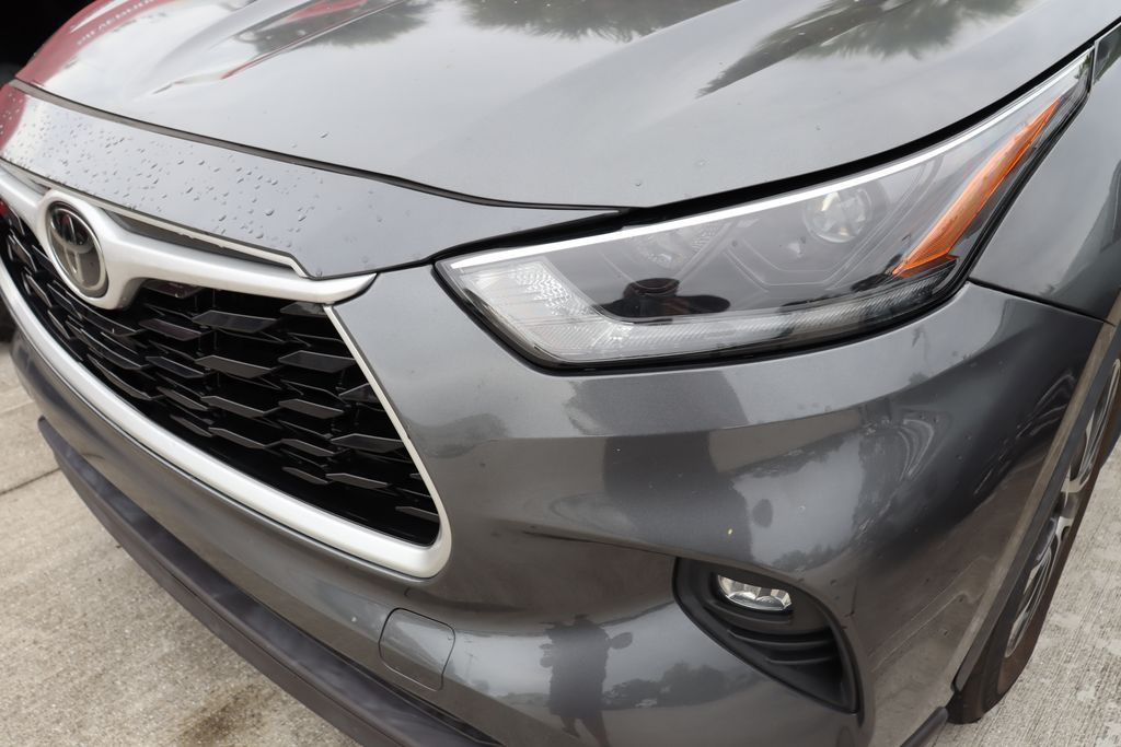 Thumbnail: 2021 Toyota Highlander - 3