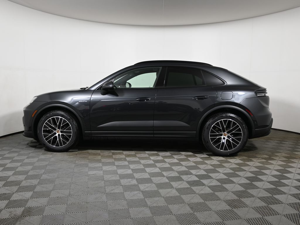 Thumbnail: 2026 Porsche Macan - 2