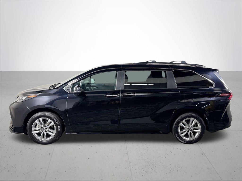 2023 Toyota Sienna Woodland Edition