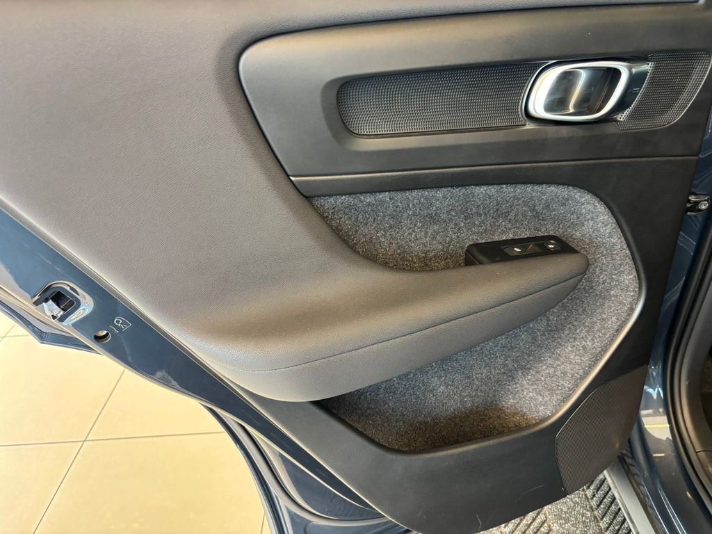 2022 Volvo XC40 Momentum