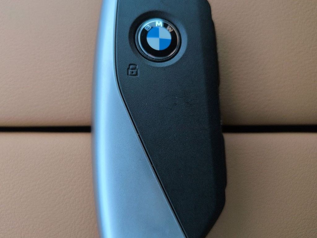 New 2026 White BMW xDrive40i image 30