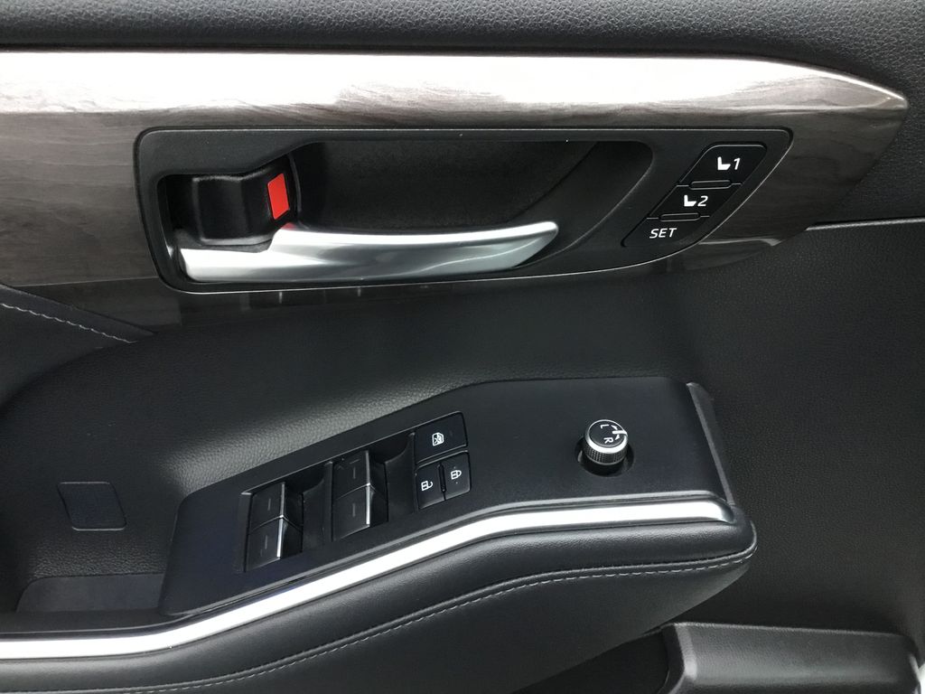 Thumbnail: 2022 Toyota Highlander - 19