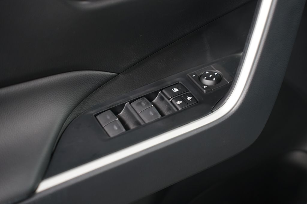 2025 Toyota RAV4 XLE 31