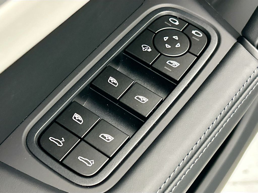 Thumbnail: 2026 Porsche Cayenne - 23