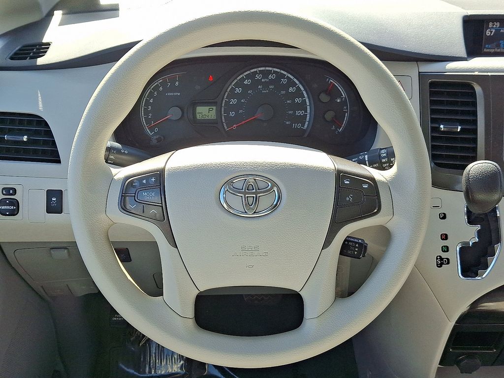 Thumbnail: 2014 Toyota Sienna - 21