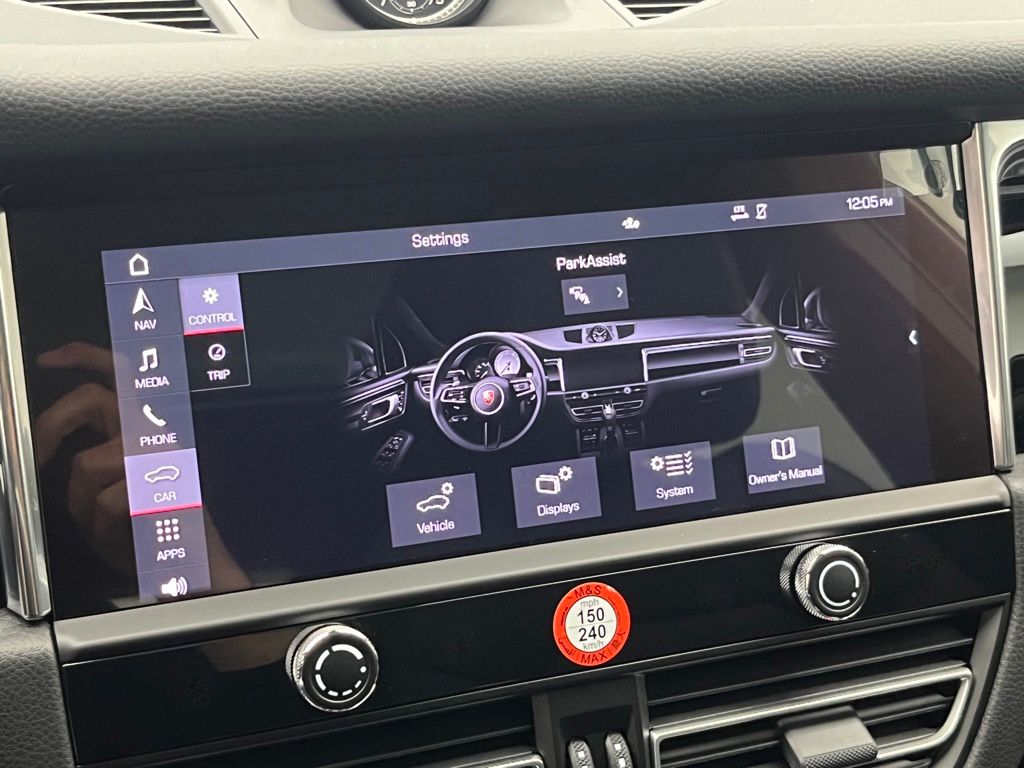 Thumbnail: 2026 Porsche Macan - 24