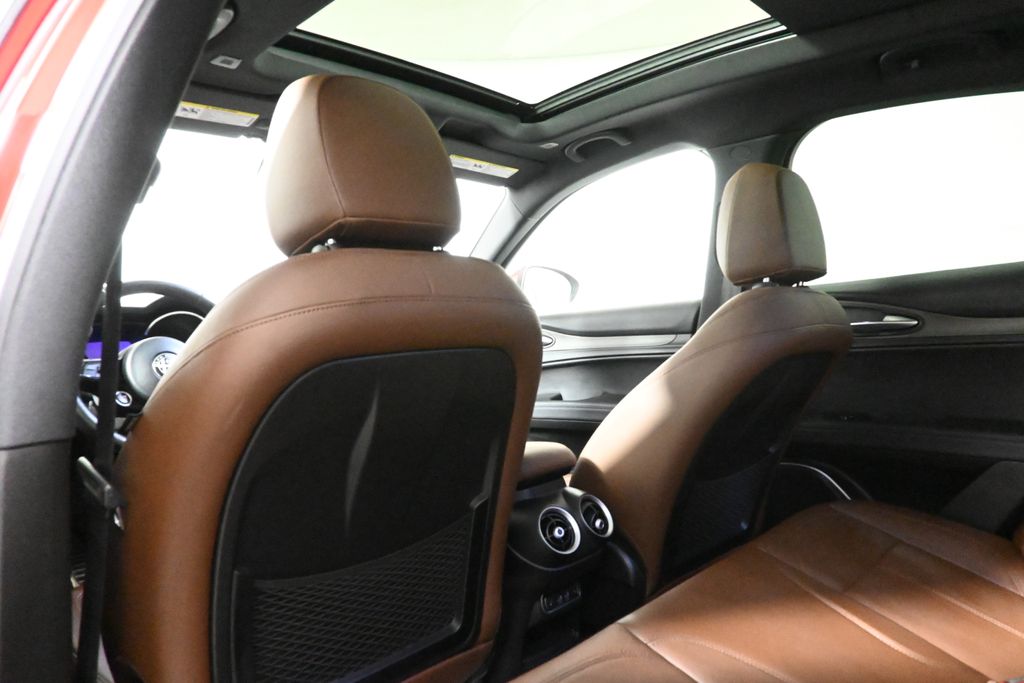 Thumbnail: 2022 Alfa Romeo Stelvio - 32