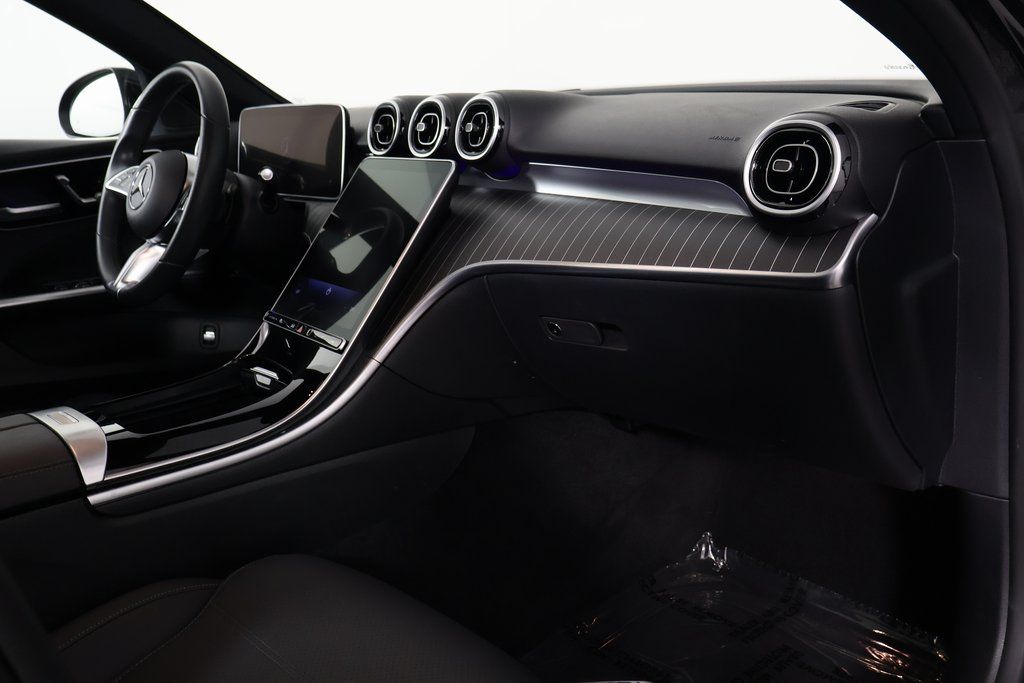 Thumbnail: 2025 Mercedes-Benz C-Class - 9