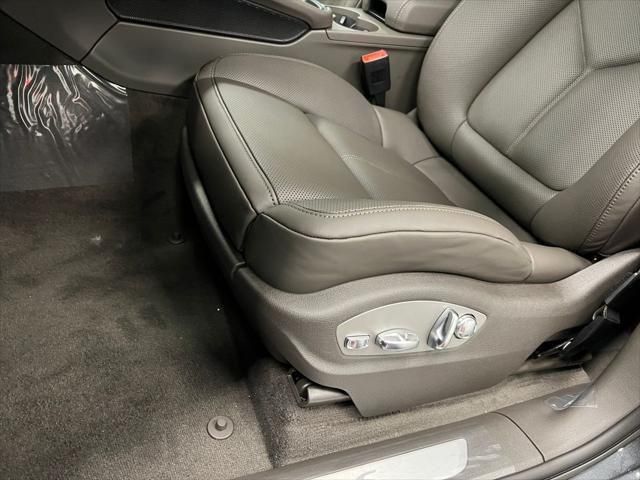 Thumbnail: 2026 Porsche Macan - 4