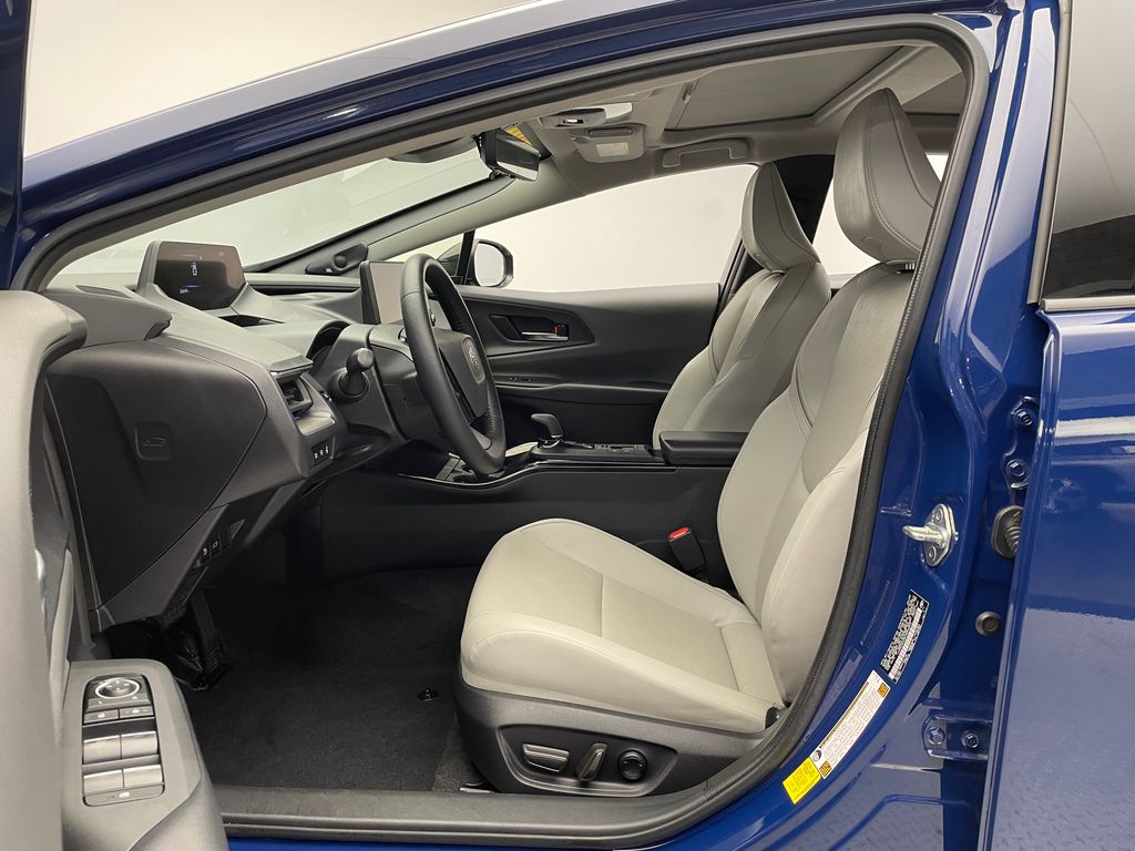 2023 Toyota Prius Limited 12