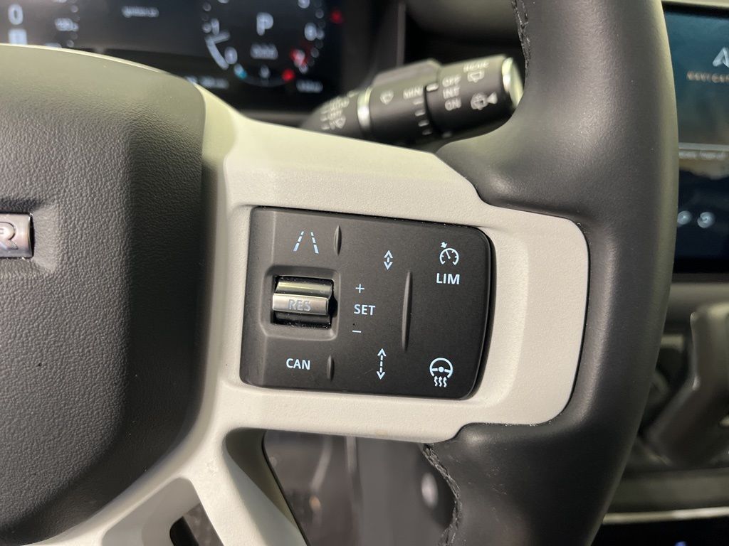 Thumbnail: 2025 Land Rover Defender - 15