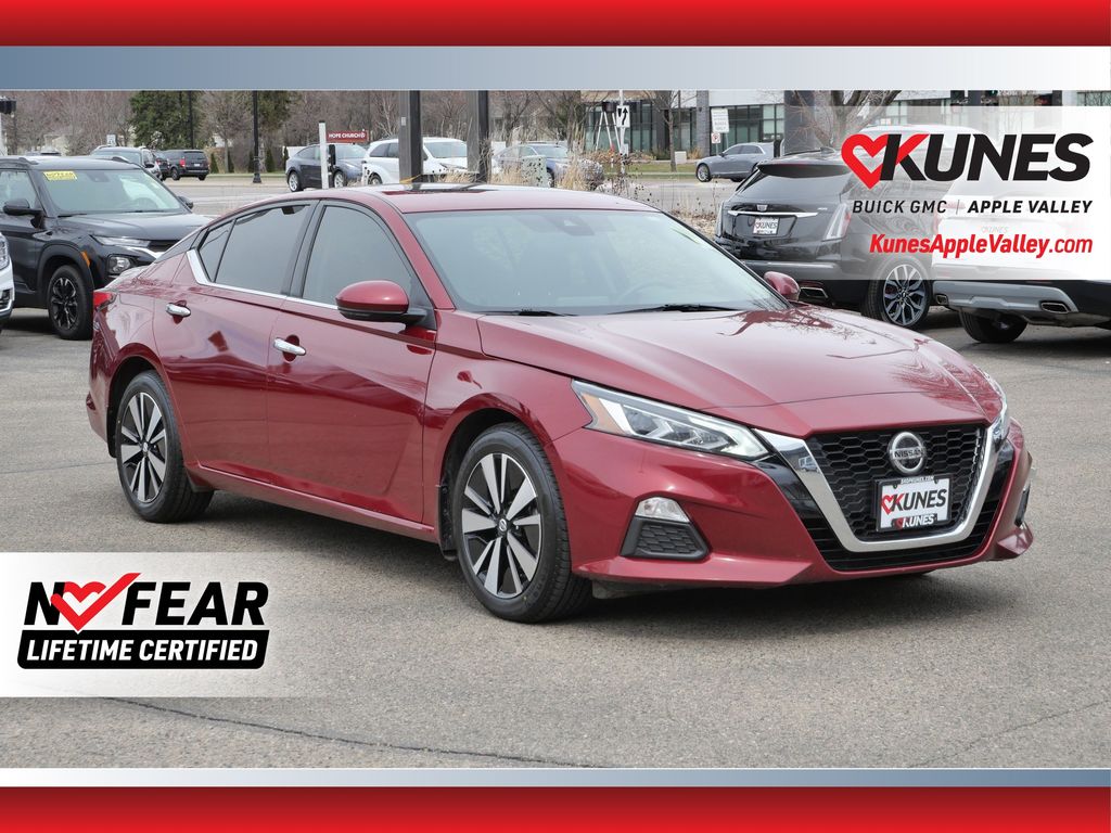 Red (Scarlet Ember Tintcoat) 2021 Nissan Altima 2.5 SV FWD Sedan Front-Wheel Drive Continuously Variable Transmission