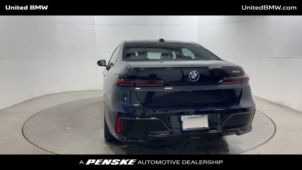 Thumbnail: 2025 BMW 7 Series - 7