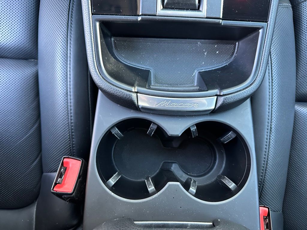 Thumbnail: 2023 Porsche Macan - 24