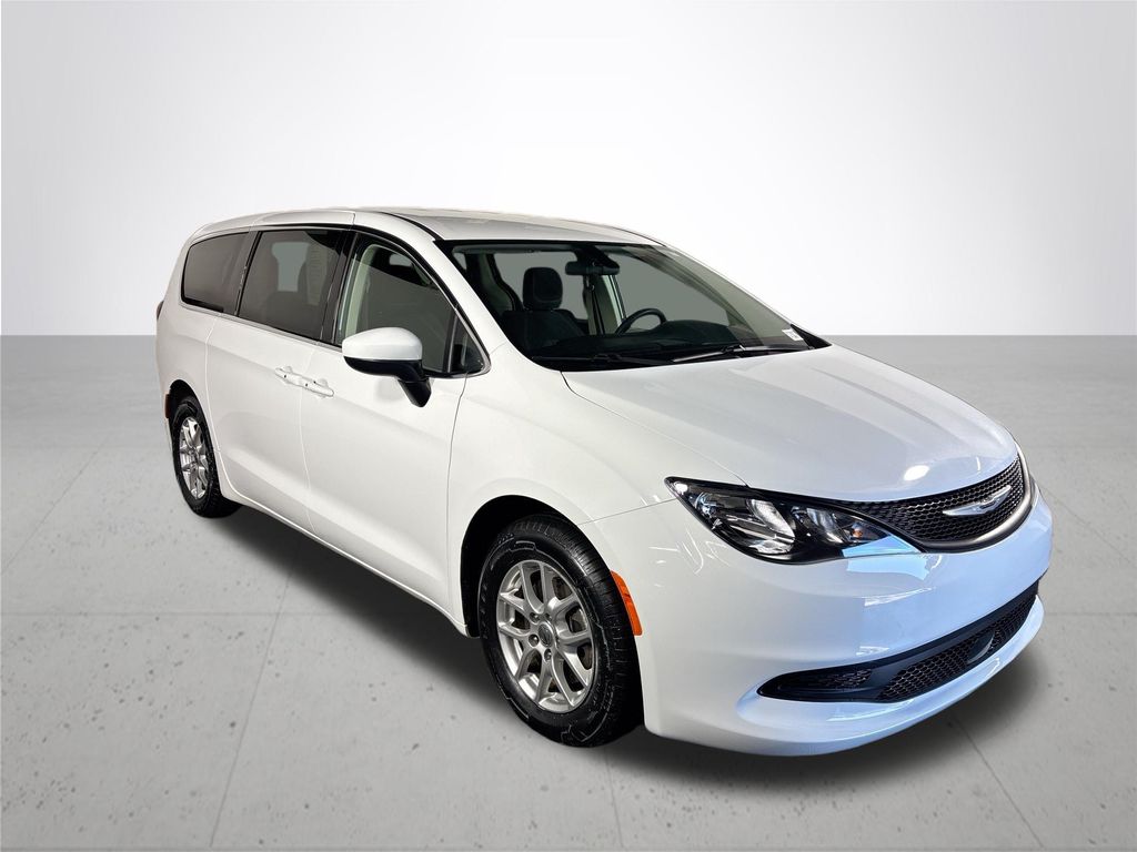 2022 Chrysler Voyager LX
