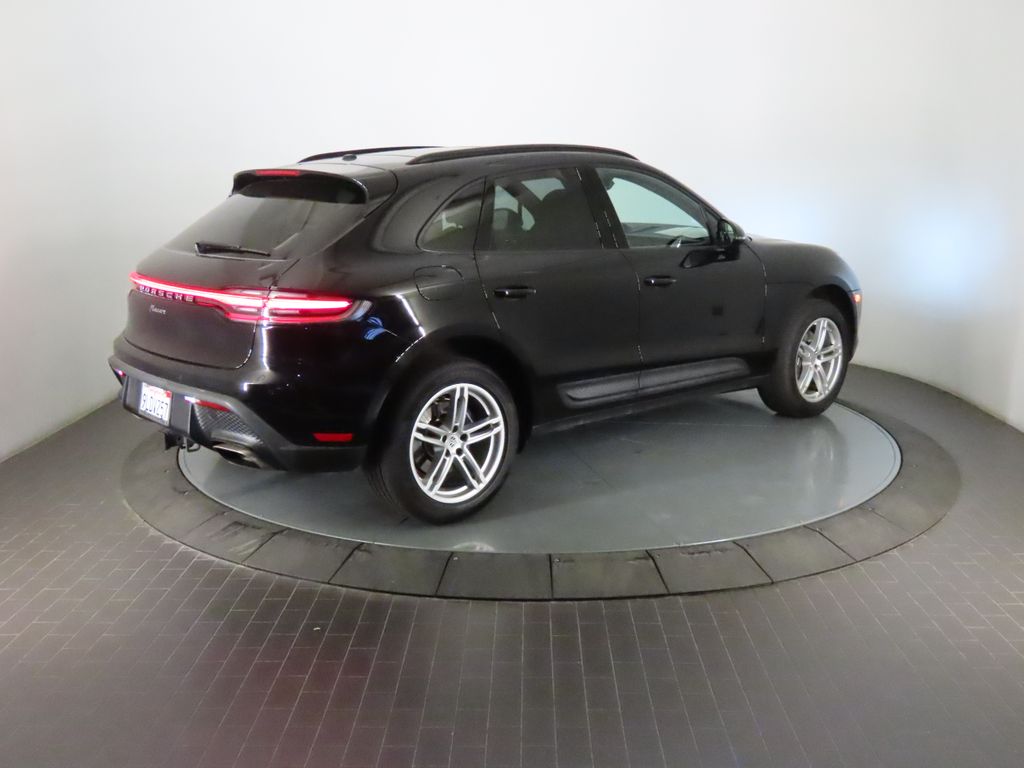 Thumbnail: 2024 Porsche Macan - 7