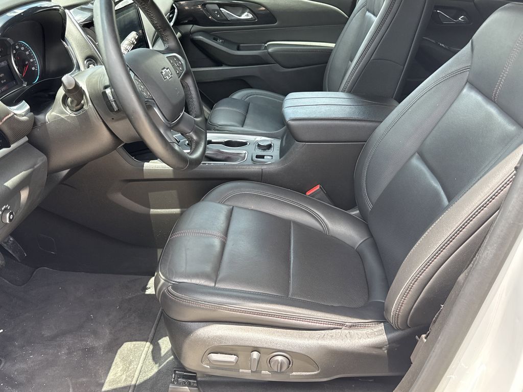 2023 Chevrolet Traverse RS White at Community Kia