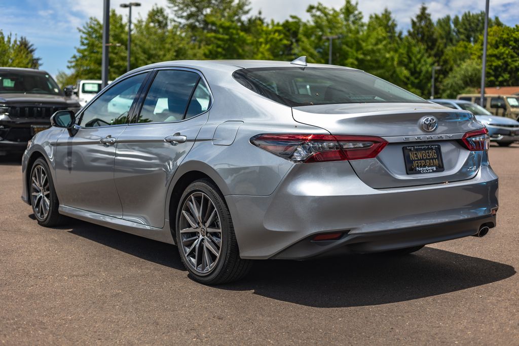 2022 Toyota Camry XLE thumbnail 9