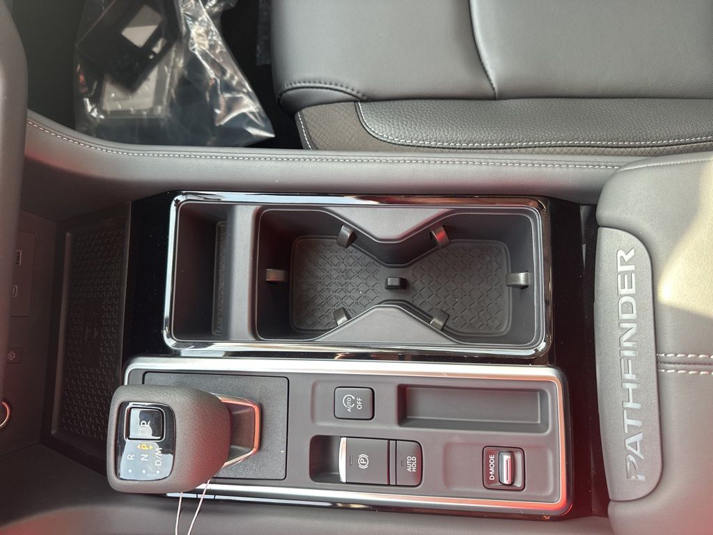 2025 Everest White Pearl Tricoat Nissan Pathfinder SL FWD SUV
