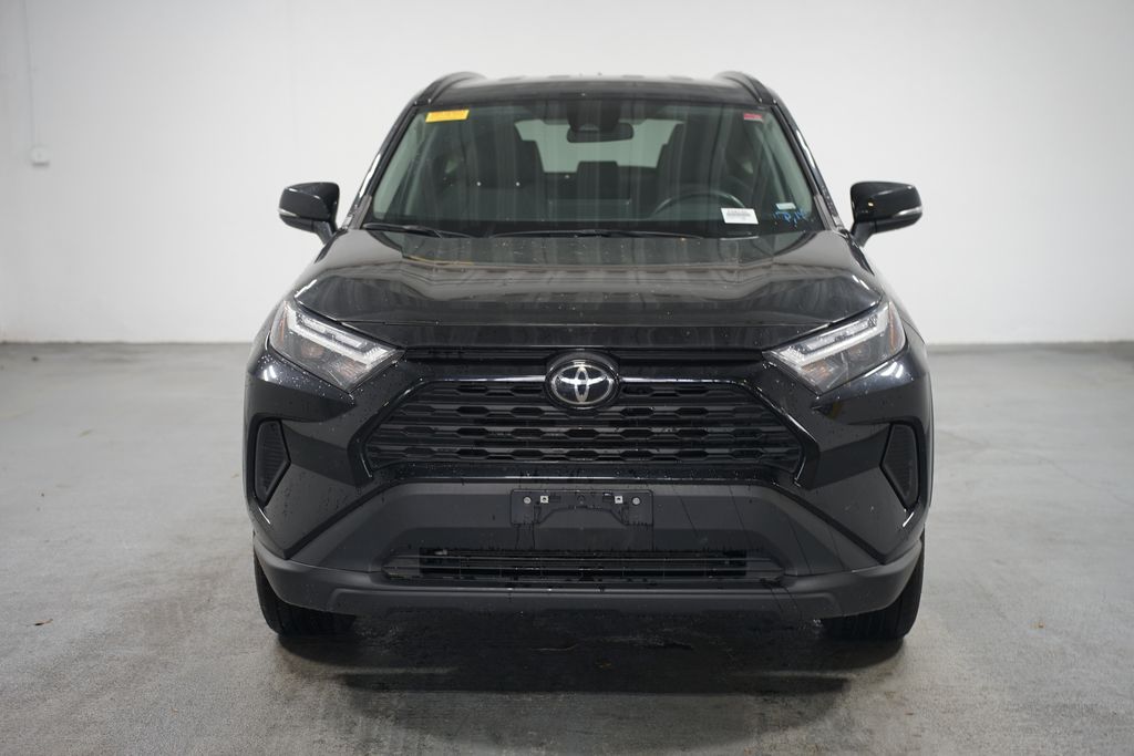 2023 Toyota RAV4 XLE 2