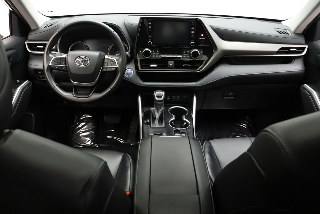 Thumbnail: 2022 Toyota Highlander - 24