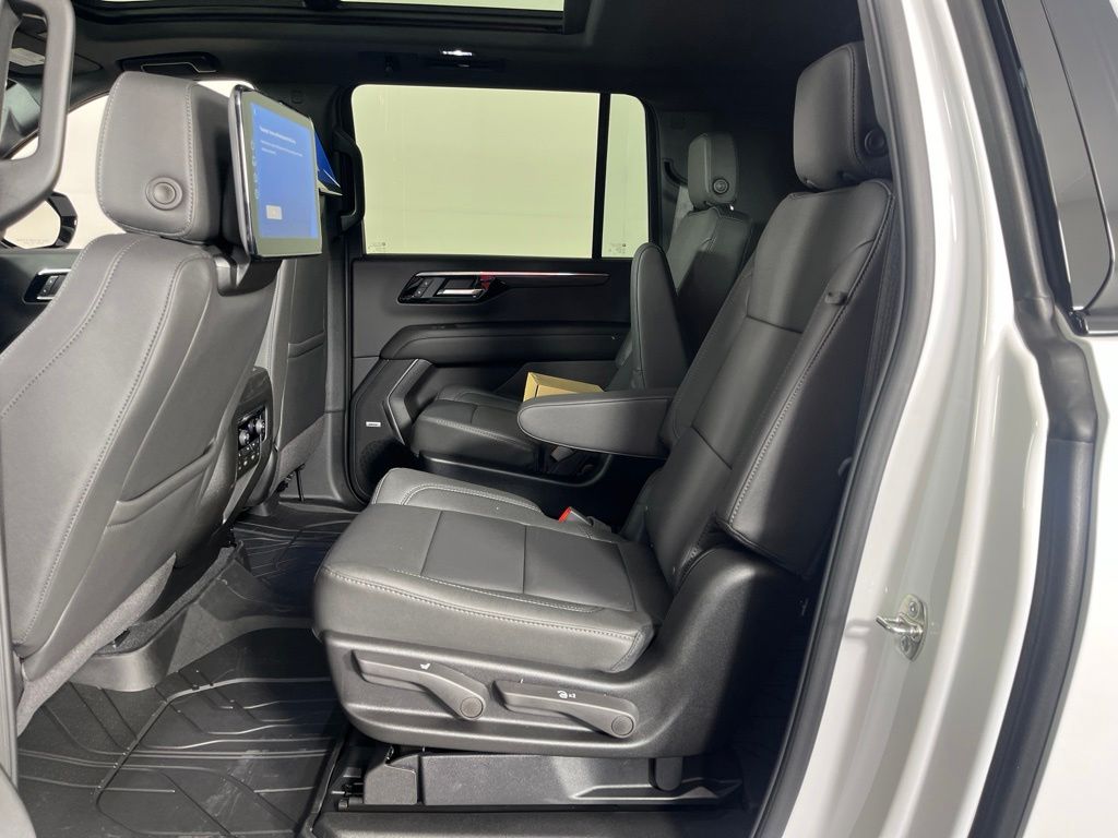 Thumbnail: 2026 Chevrolet Suburban - 23