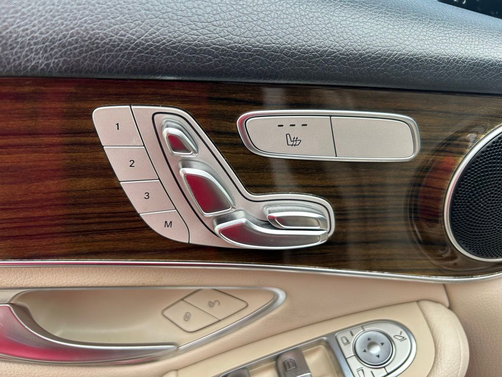 Thumbnail: 2019 Mercedes-Benz GLC - 17