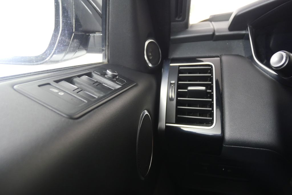 Thumbnail: 2016 Land Rover Range Rover Sport - 21