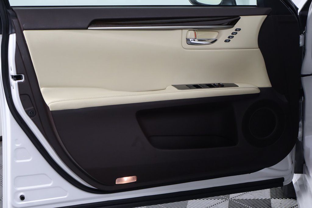 Thumbnail: 2017 Lexus ES - 12