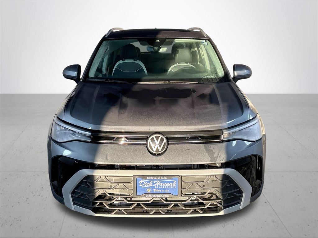 2025 Volkswagen Taos SE photo 2