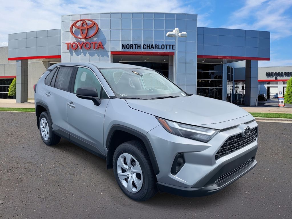 2025 Toyota RAV4 LE's photo