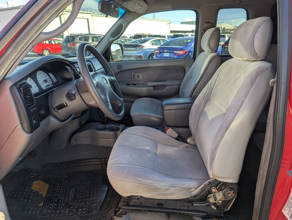 2004 Toyota Tacoma PreRunner 18