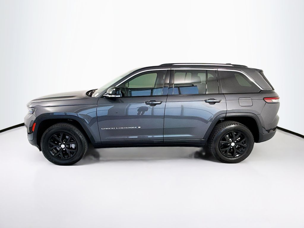 Thumbnail: 2023 Jeep Grand Cherokee - 8
