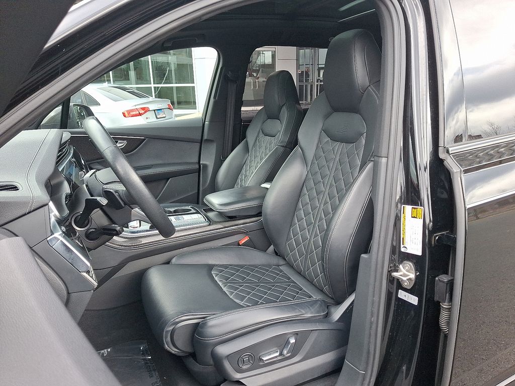 Thumbnail: 2023 Audi SQ7 - 13