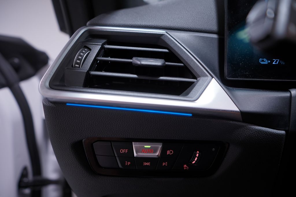 Thumbnail: 2023 BMW i4 - 19