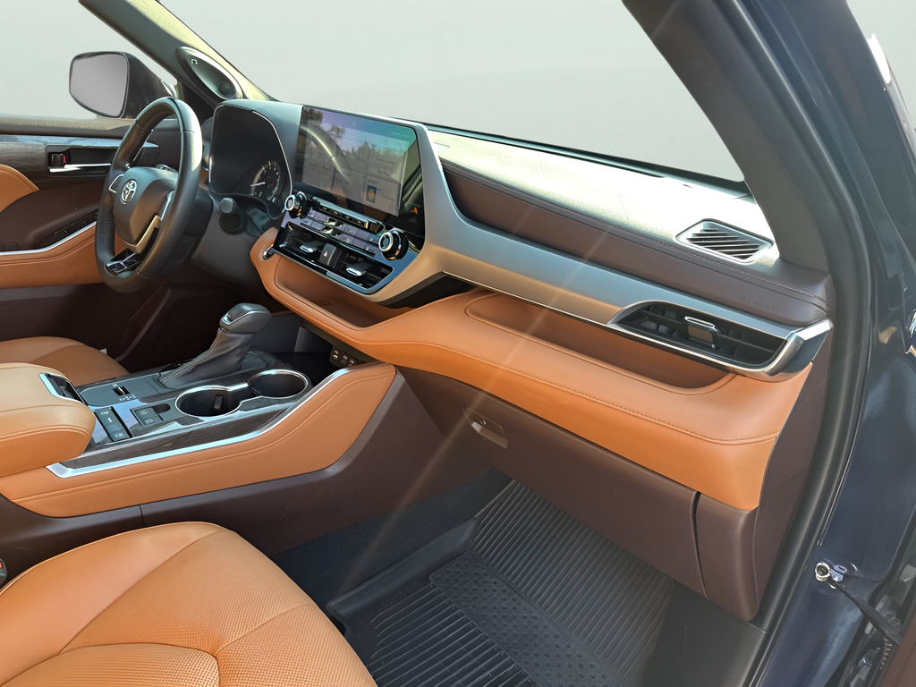 Used Car 2022 Toyota Highlander  Platinum For Sale Under $40,000 In Austin, Texas