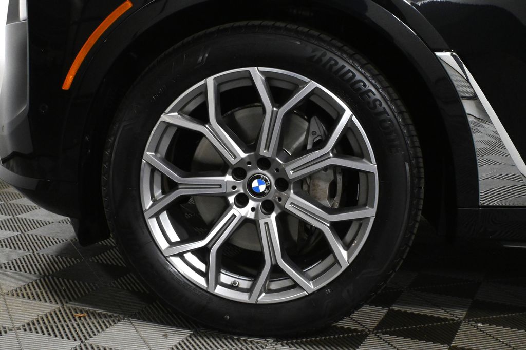 Thumbnail: 2024 BMW X7 - 12