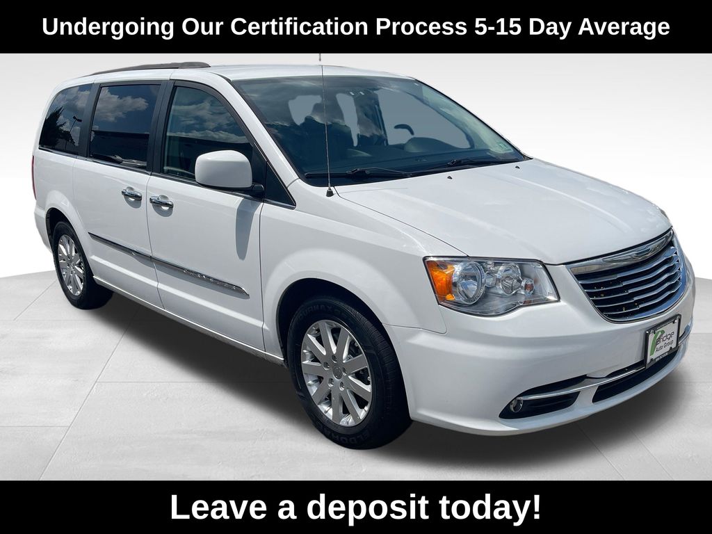 Bright White Clearcoat 2015 Chrysler Town & Country Minivan Front-Wheel Drive 6-Speed Automatic