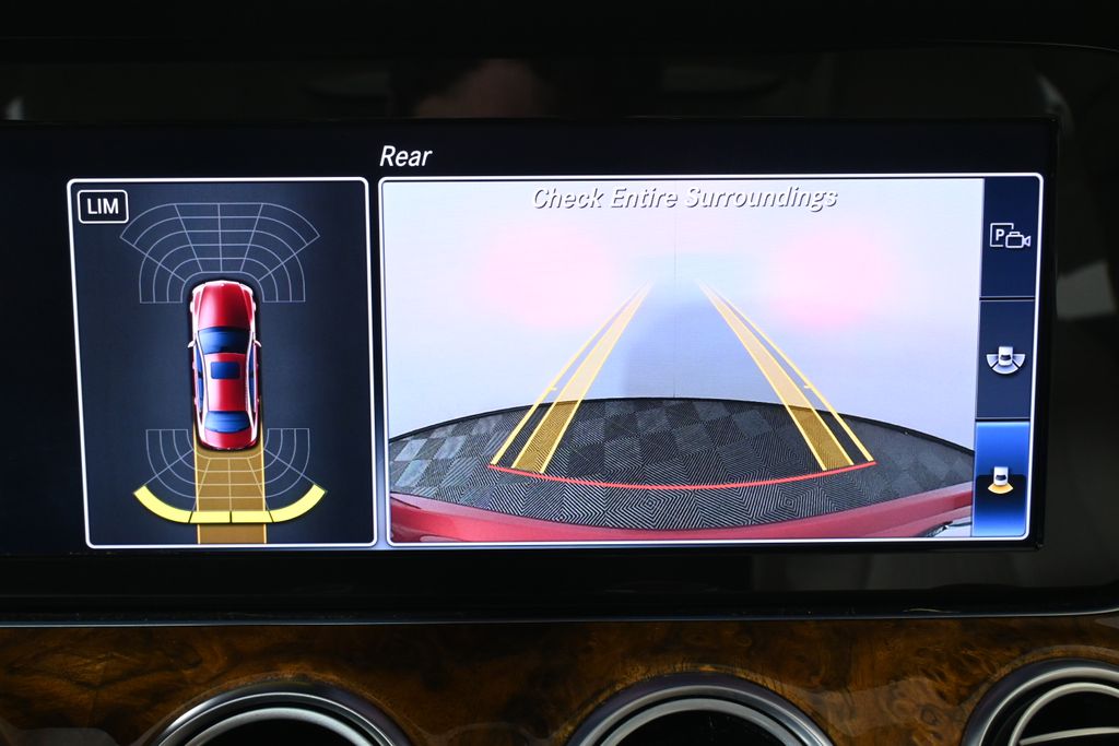 Thumbnail: 2018 Mercedes-Benz E-Class - 25