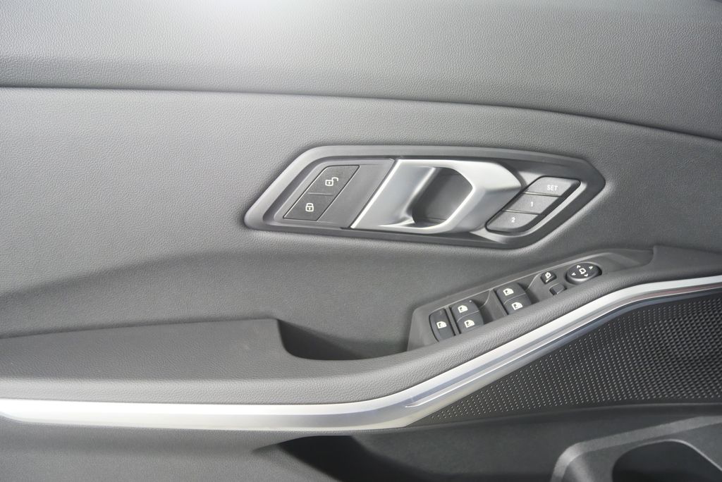 Thumbnail: 2026 BMW 3 Series - 9