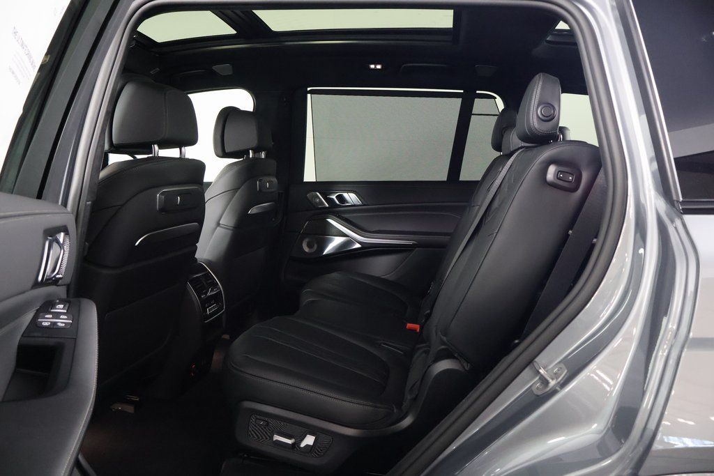 Thumbnail: 2026 BMW X7 - 6